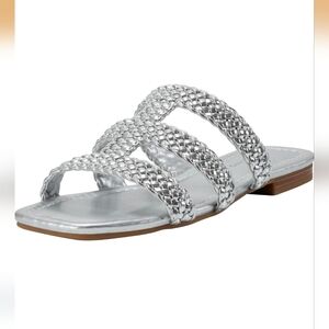 NWOT Bandolino womens Sumer Flat Sandal